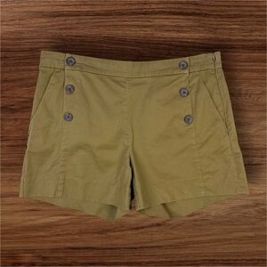 Banana Republic Women’s 4” Khaki Sailor Shirts. Size 6